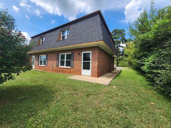 Building Photo - 6221 Bonny Oaks Dr Unit B
