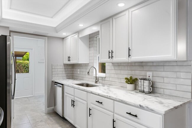 Photo - 1003 April Ln