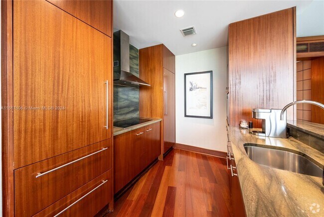 Building Photo - 10295 Collins Ave Unit 314 Rental