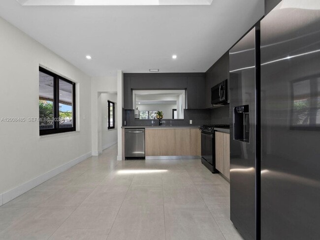 Photo - 252 E 36th St