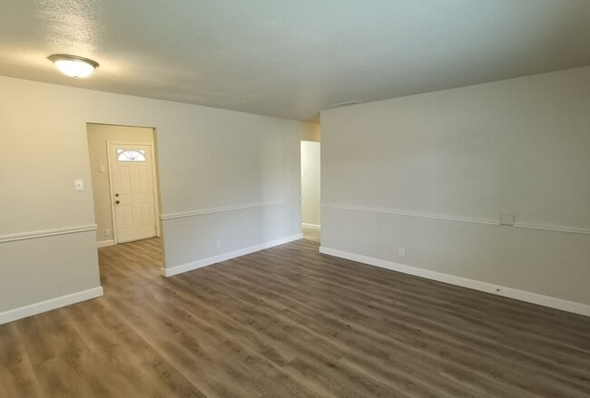 Photo - 4 Bedroom 2 bath in Valley High