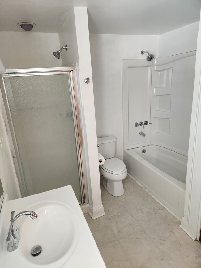 Double Shower Bath - 245 Center St Unit 245B Center Street