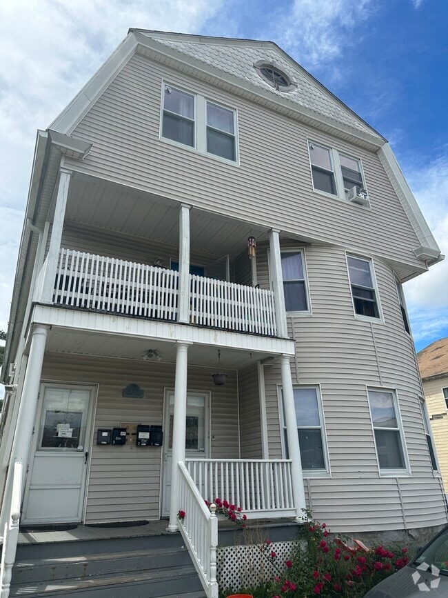 Building Photo - 90 Vernon St Unit 1 Rental
