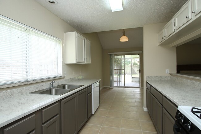 Building Photo - 13523 Harpers Bridge Dr