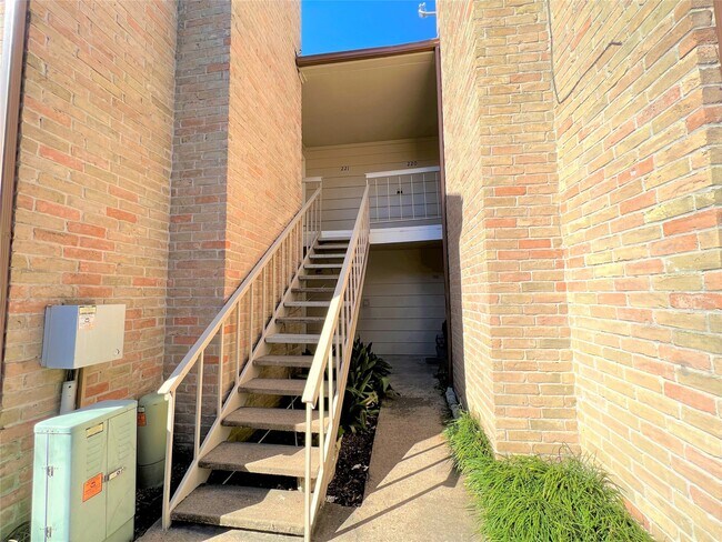 Photo - 2120 Wilcrest Dr Unit 121