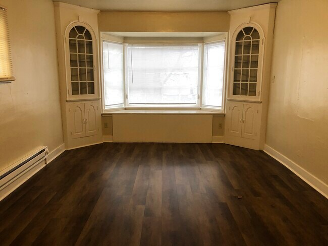 Photo - 325 NE Spaulding St