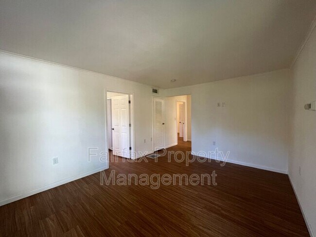 Photo - 512 Burlington Ave Unit B