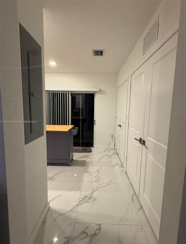 Photo - 448 NE 5th St