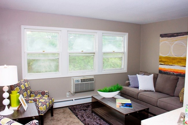 Photo - 410 Apartments