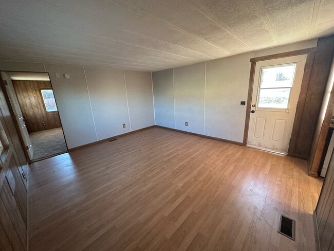 Photo - 1683 Birch St