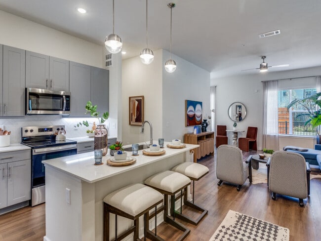 Photo - Jefferson Elara