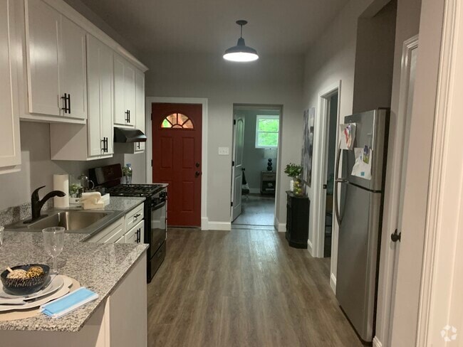 Building Photo - 6031 Suburban Ave Rental