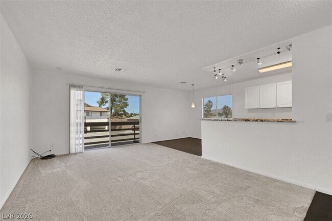 Photo - 2373 Wooster Cir Unidad D