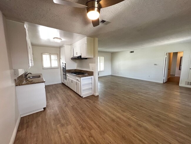 Photo - 2 Bedroom 1 Bath Apartment for Rent in Whittier with Open Floor Plan