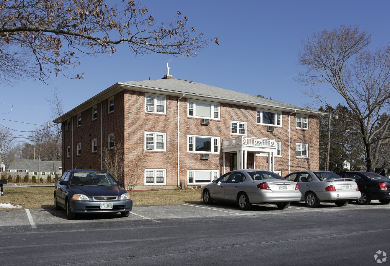 Hampton Arms Apartments - Hampton Arms Apartments