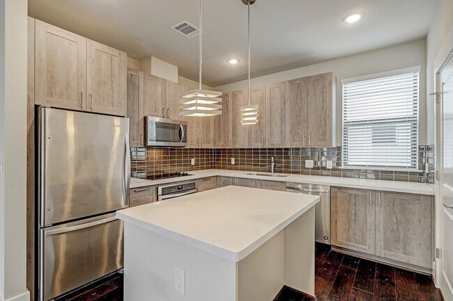 Photo - 2401 Crawford St Unit A208