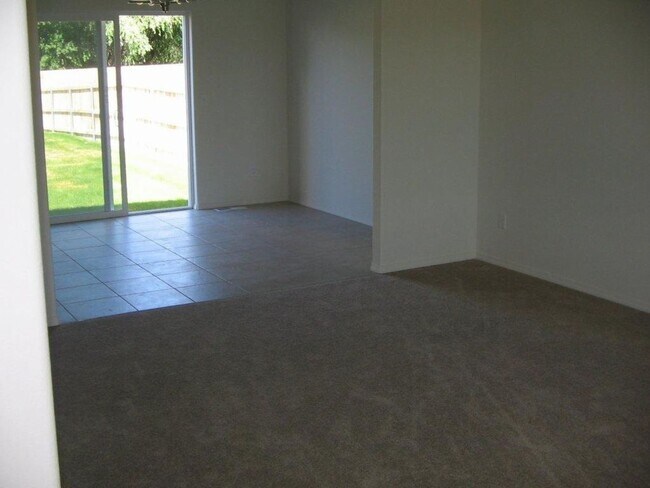 Living Room - 440B Laguna Dr