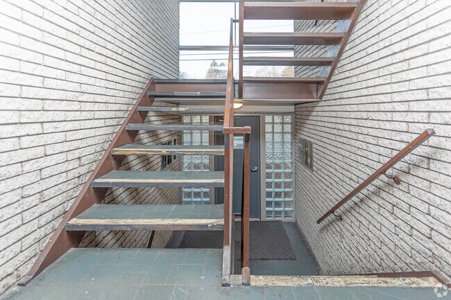 Photo - Lahser Manor Unit 2