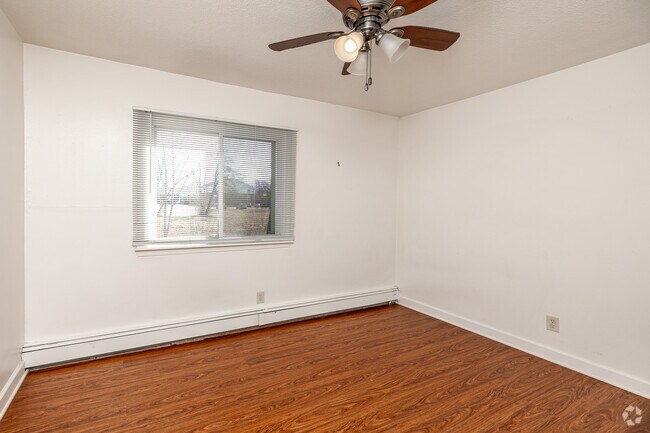 1BR, 1BA - 548 SF - Bedroom