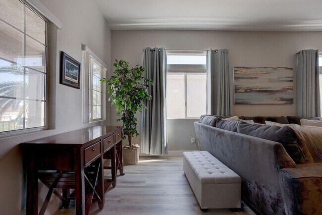 Photo - 755 Cam Del Ray