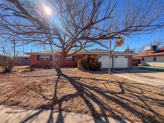 Building Photo - 801 W Cochiti Ave