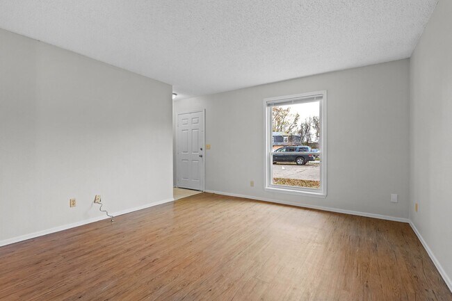 Photo - N Betty Jo Dr Fourplex Unidad 628