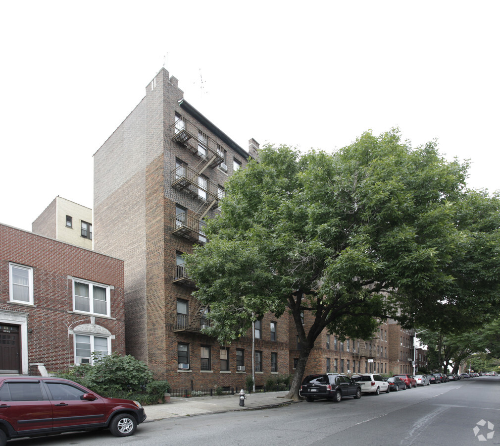 32-52 33rd Street - 32-52 33rd Street Apartments