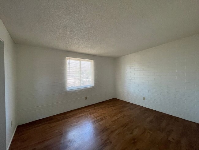 Central 2 bedroom 1 bath unit with Fenced ... - Central 2 bedroom 1 bath unit with Fenced ... House