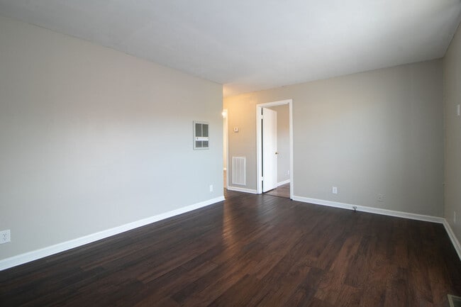 Photo - 1436 McCan Dr