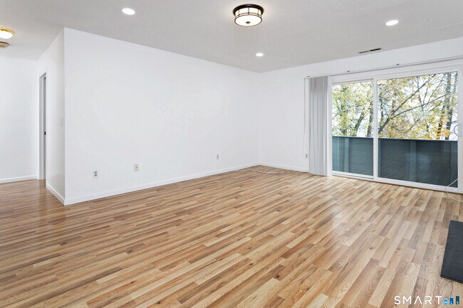 Photo - 267 W Cedar St