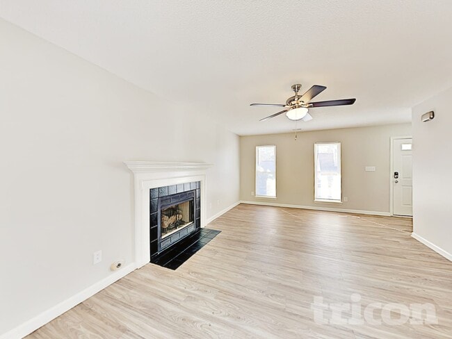 Photo - 8009 Vermilion Dr