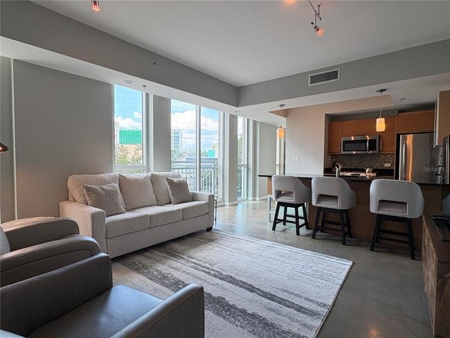 Photo - 1350 Main St Unidad 302