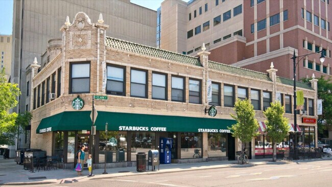 Building Photo - 2525 N Clark St Unit E