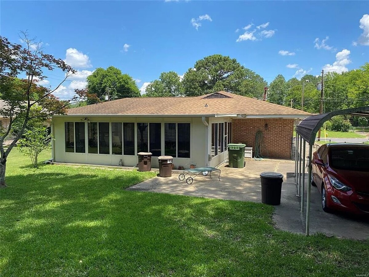 Photo - Spacious Home!