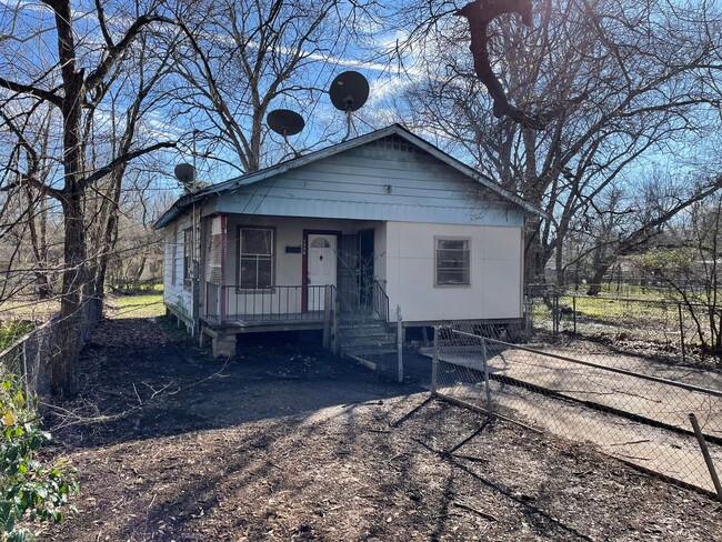 Remodeled 2 Bedroom Home in Caddo Heights - Remodeled 2 Bedroom Home in Caddo Heights