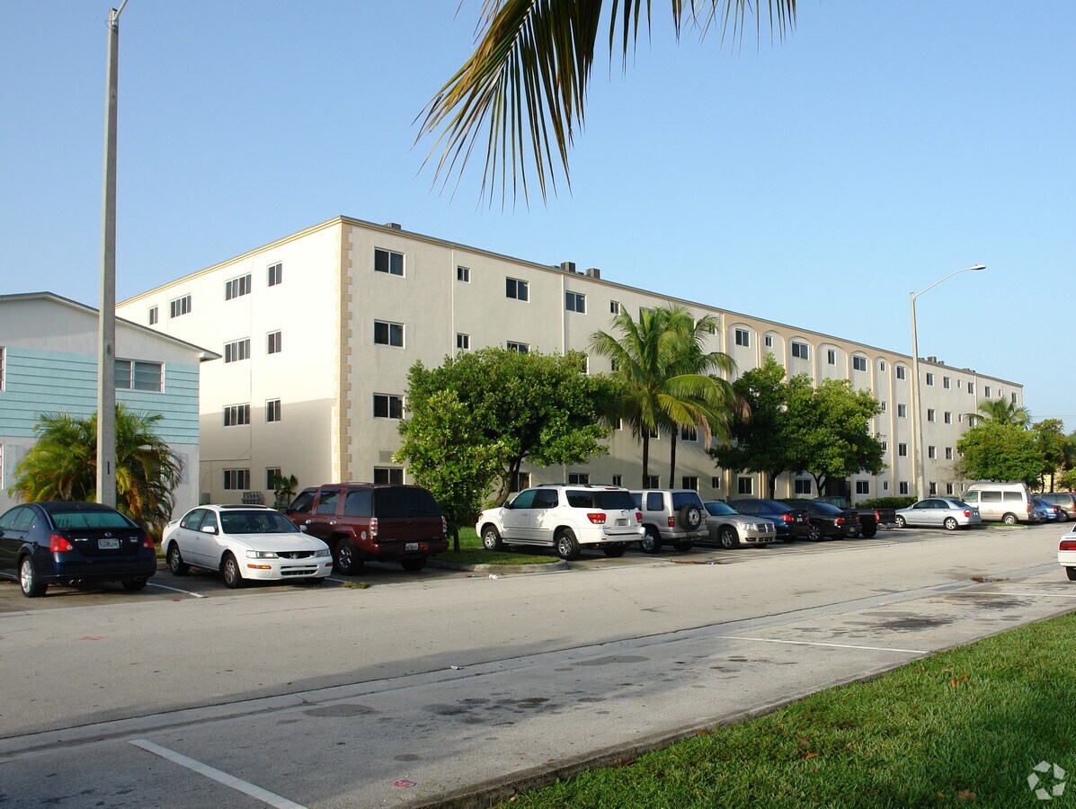 Photo - Harvard House Apartments