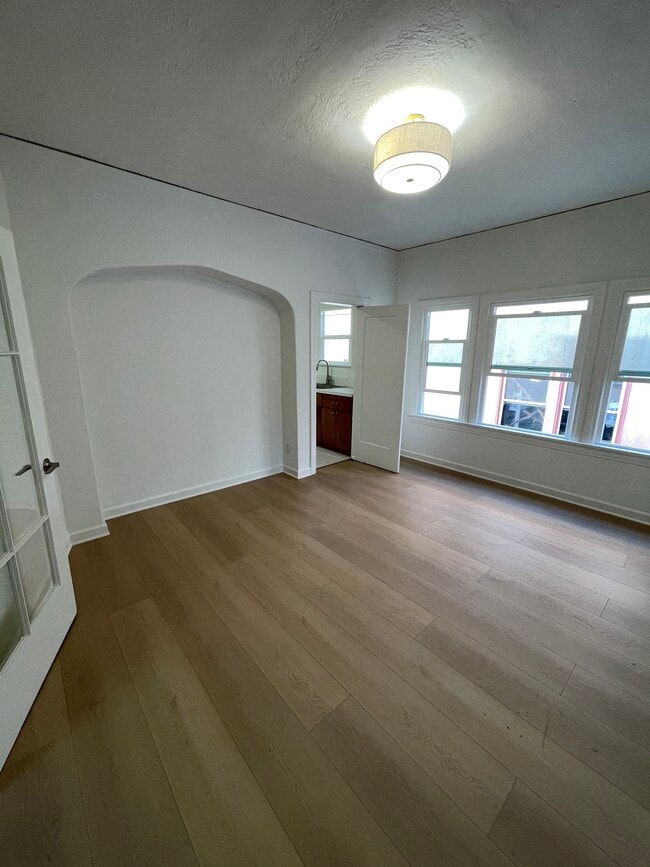 Photo - 129 1/2 N Kenmore Ave Unit 129 half