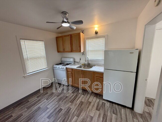 Photo - 816 W 1st St