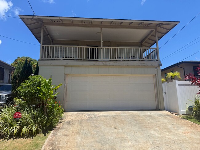 Building Photo - Ocean View 3 Bedroom Duplex Available Now in Kaimuki