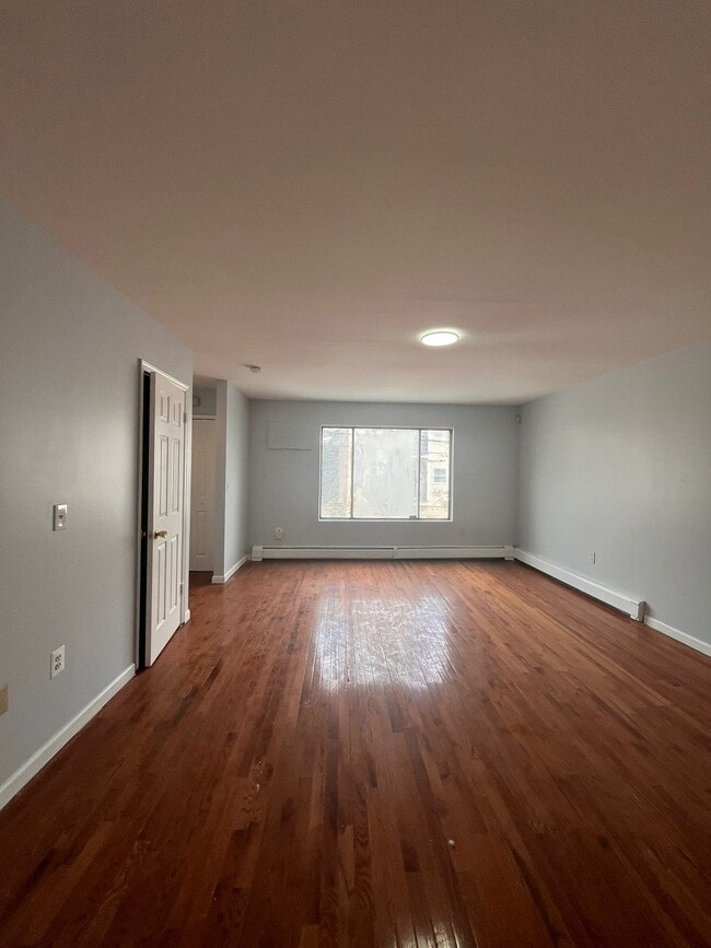 Building Photo - 23 Claremont Ave Rental
