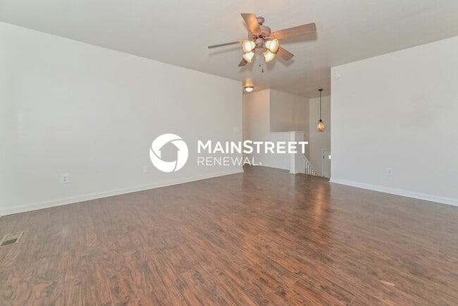 Photo - 3 Bedroom Pet-Friendly Home in KNOXVILLE, TN with Main Street Renewal