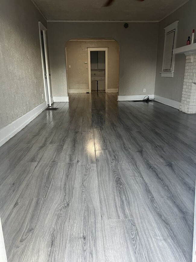 32 E Norman Ave Unit 34 1/2 E Norman Unit 4
