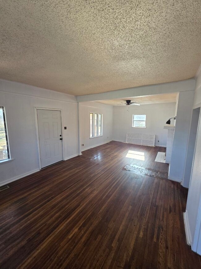 Photo - 2900 Center St