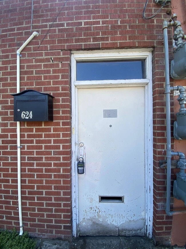 Photo - 624 SE Main St