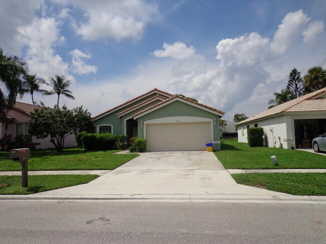 Photo - 890 Lake Wellington Dr