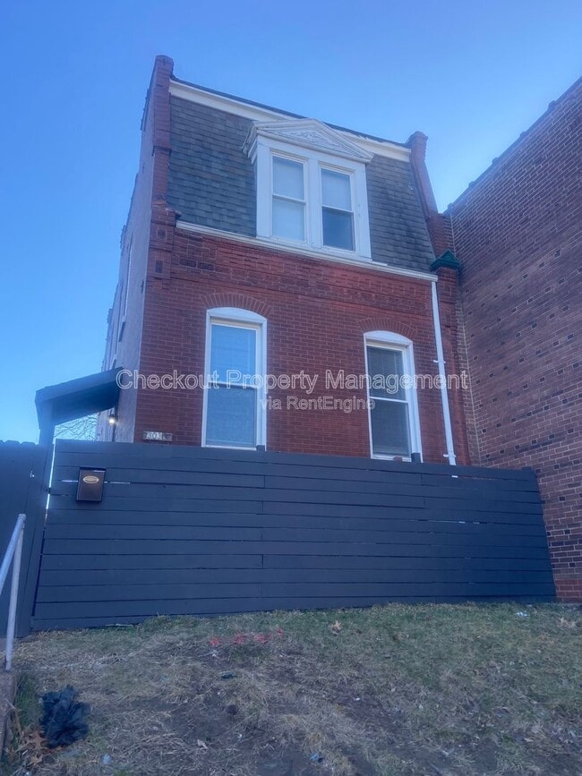 Photo - 3030 Chippewa St