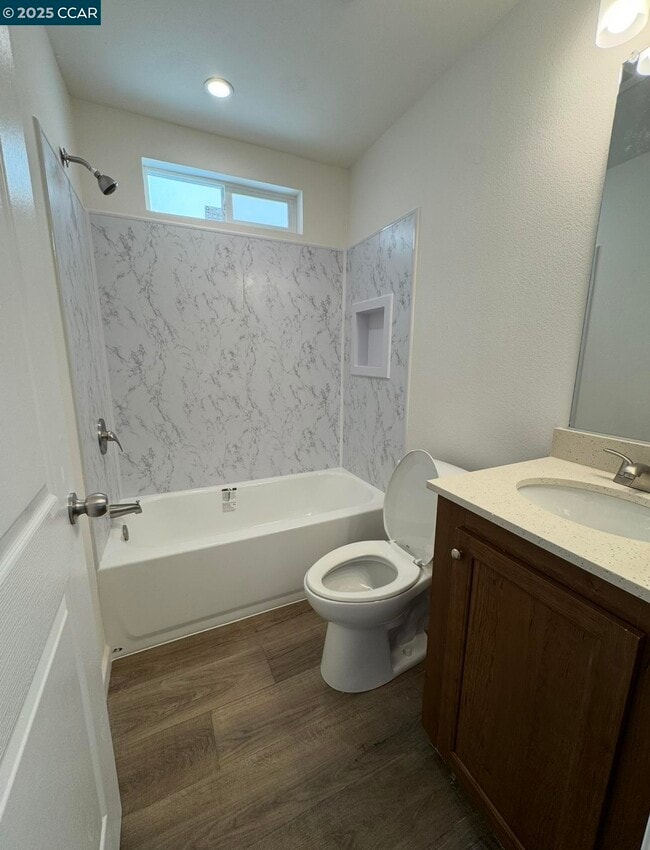 Building Photo - 414 N School St Rental