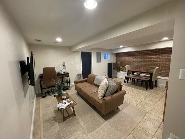 Building Photo - 319 14th St NE Unit B Rental