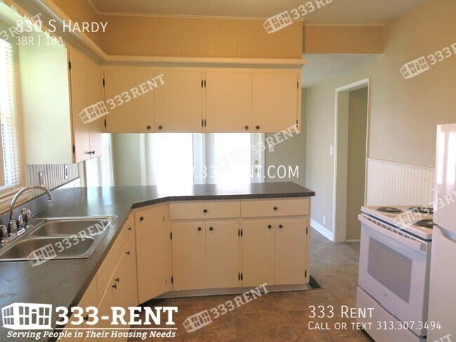 Photo - 830 S Hardy-