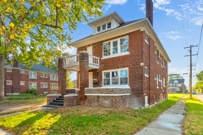 Photo - 3823 Clairmount Ave